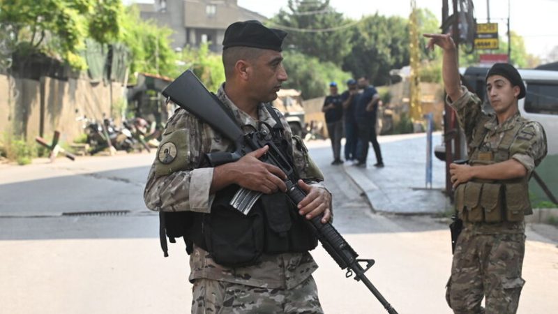 الجيش اللبناني يطلق النار على شخصين قرب السفارة الأمريكية