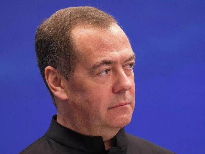 مدفيديف: التسليح الغربي لأوكرانيا محاولة لكبح مسار روسيا السيادي