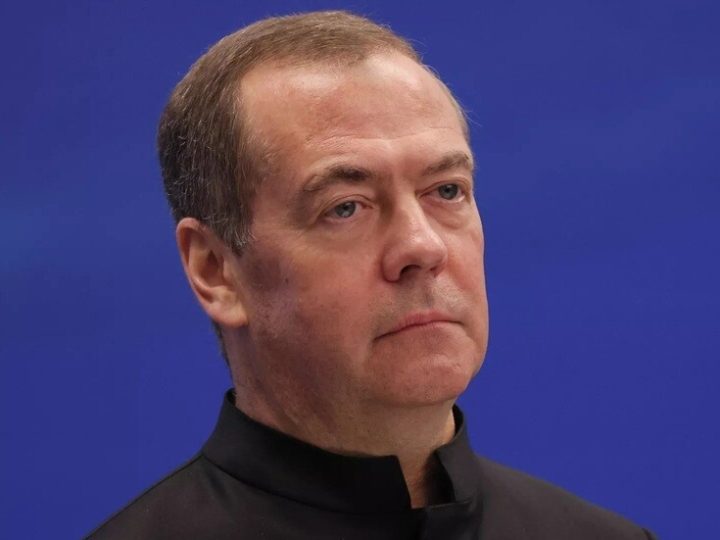 مدفيديف: المساواة بين الدول تحولت إلى خيال وروسيا مستعدة لبناء نظام عالمي عادل