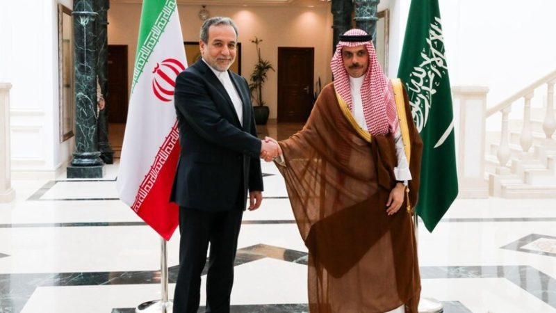 عراقجي وبن فرحان يبحثان هاتفيا مستجدات المفاوضات الأمريكية الإيرانية والأوضاع الإقليمية