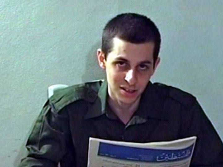 بعد 20 عاما.. الكشف عن الساعات الأولى بعد أسر الجندي الإسرائيلي جلعاد شاليط