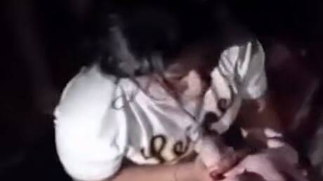 زلزال فنزويلا.. سيدة تضع مولودها تحت الأنقاض