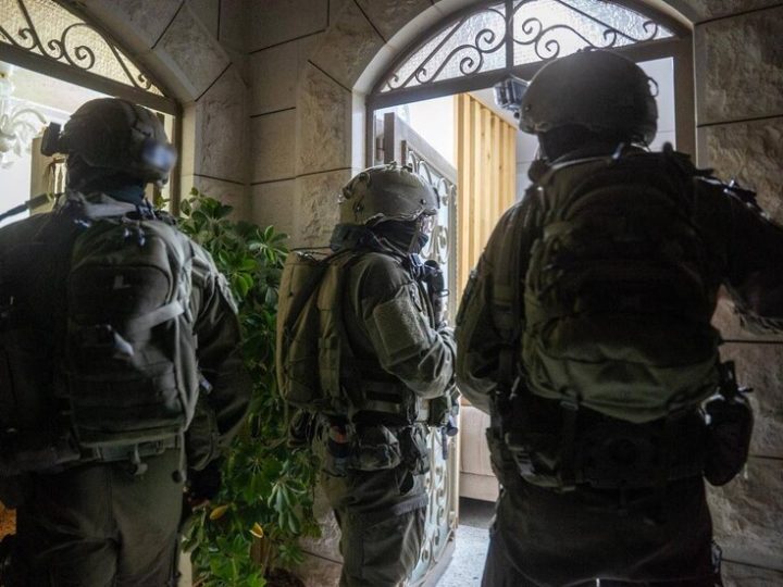 إسرائيل تفرج عن 6 أشخاص احتجزتهم في جنوب لبنان
