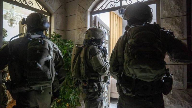 إسرائيل تفرج عن 6 أشخاص احتجزتهم في جنوب لبنان