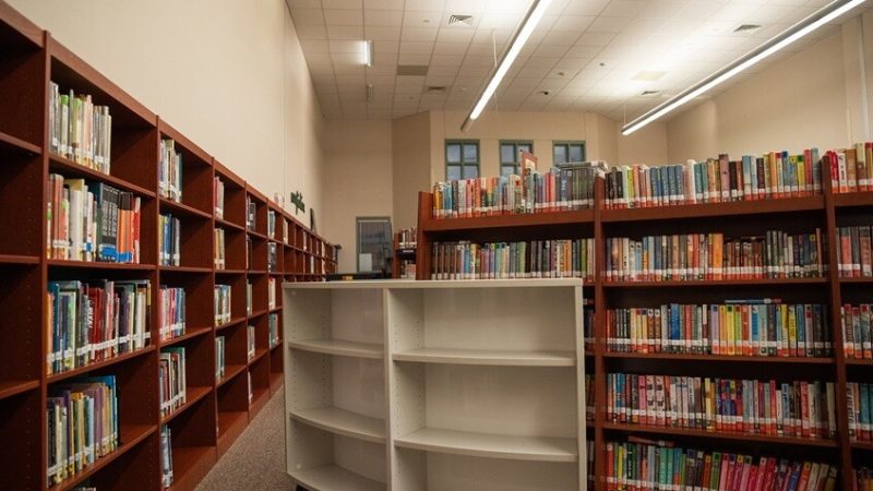 “بعد الوصايا العشر”.. ولاية أمريكية تفرض قراءة مقاطع من الكتاب المقدس في المدارس