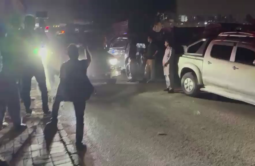 باكستان.. مقتل 3 عناصر من قوات “الرينجرز” في هجوم بكراتشي (فيديوهات)
