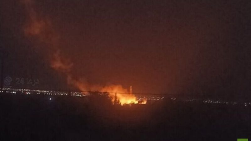 تصعيد إسرائيلي في الجنوب السوري: قصف مدفعي على محيط قرية عابدين وغارات جوية بريف درعا