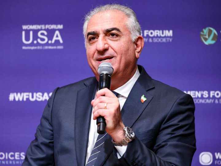 نجل شاه إيران المخلوع يدعو لأسبوع عالمي للاحتجاجات ضد النظام بالتزامن مع دفن خامنئي