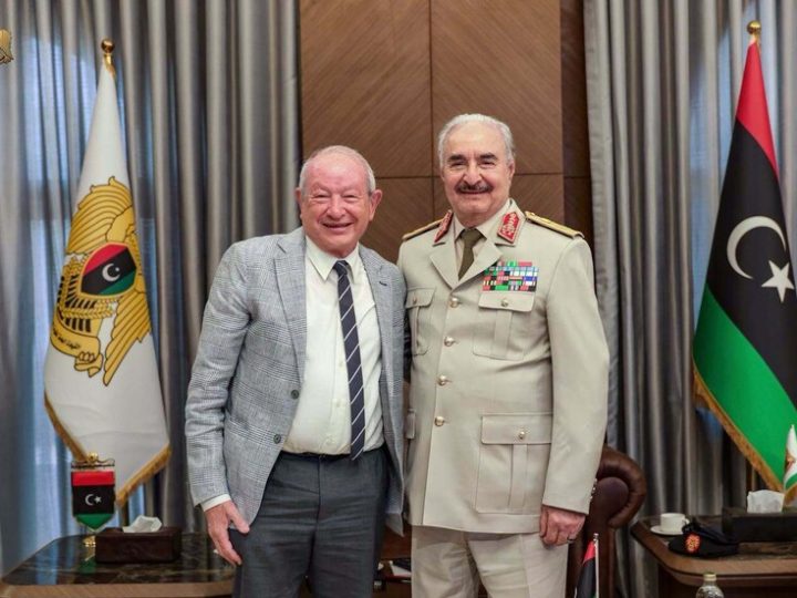 بعد أيام من زيارته سوريا.. ساويرس يحط رحاله في ليبيا
