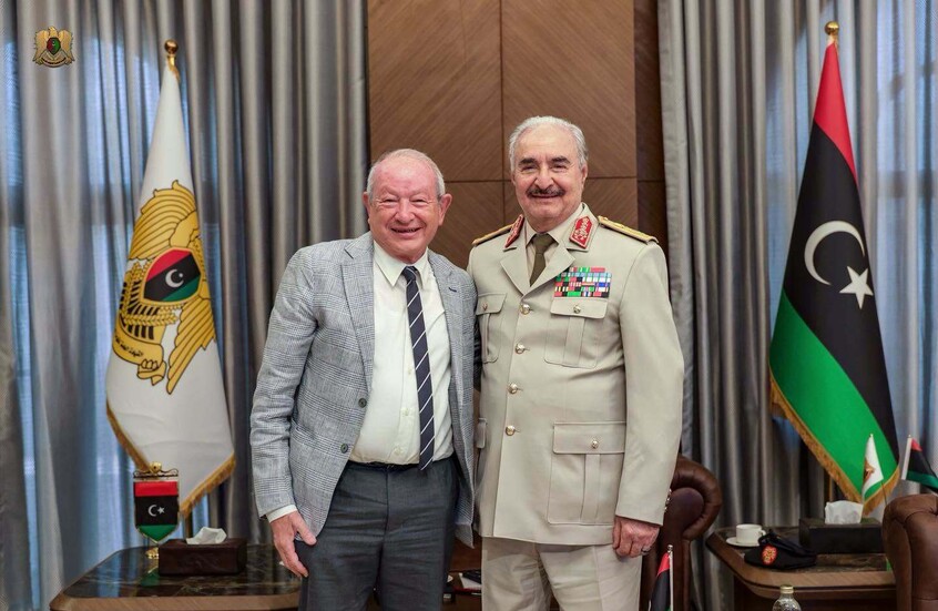 بعد أيام من زيارته سوريا.. ساويرس يحط رحاله في ليبيا