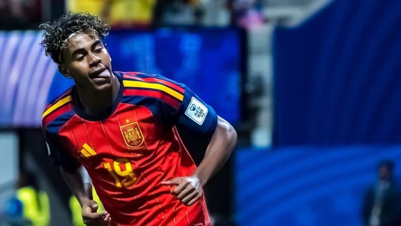 لاعب عربي يحظى بإعجاب لامين جمال (فيديو)