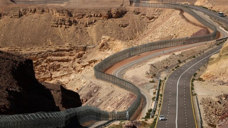 القبض على شابين بعد مطادرة درامية على حدود المصرية الإسرائيلية