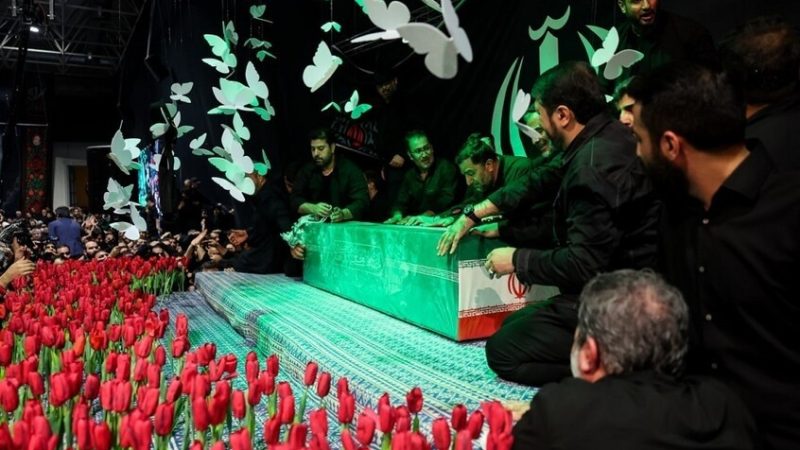 انطلاق مراسم تشييع خامنئي في مسار يمتد أسبوعا بين مدن إيرانية وعراقية