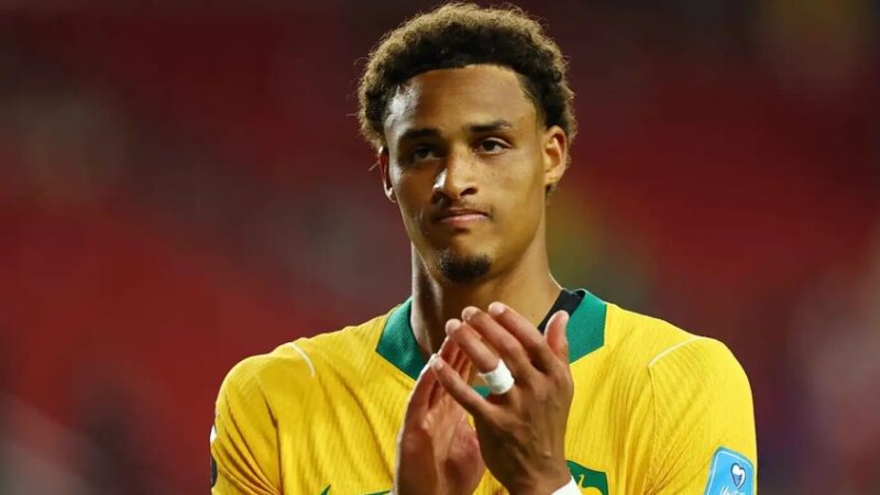 قبل مواجهة منتخب مصر.. لاعب أسترالي يشهر إسلامه (فيديو)