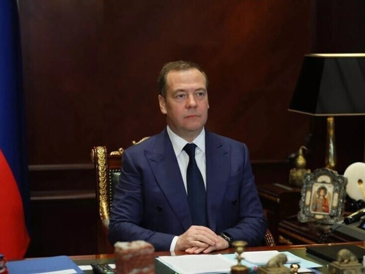 مدفيديف: الحزن على رحيل خامنئي وحد الشعب الإيراني