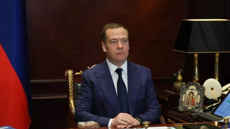 مدفيديف: الحزن على رحيل خامنئي وحد الشعب الإيراني