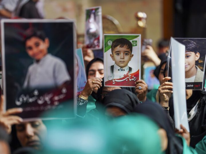 بعد مرور 122 يوما على المأساة.. استمرار البحث عن جزء من رفات تلاميذ مدرسة ميناب في إيران (صور)