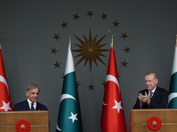 أردوغان يتهم إسرائيل بتخريب اتفاق إيران وشهباز شريف يقول: باكستان وتركيا دولتان على قلب رجل واحد