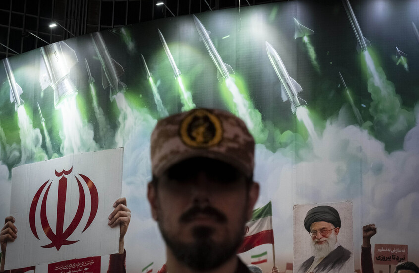 إعلام إسرائيلي يرصد تهديدات إيران بـ”الثأر” لدماء خامنئي: القتلة لن يموتوا موتا طبيعيا