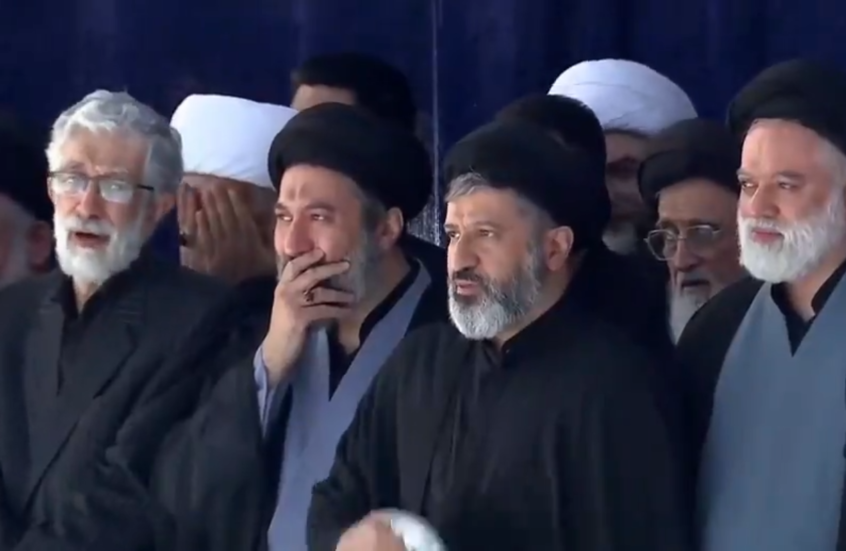 إعلام أمريكي يرصد ظهور أبناء المرشد الإيراني الراحل علي خامنئي في مراسم تشييعه (فيديو)
