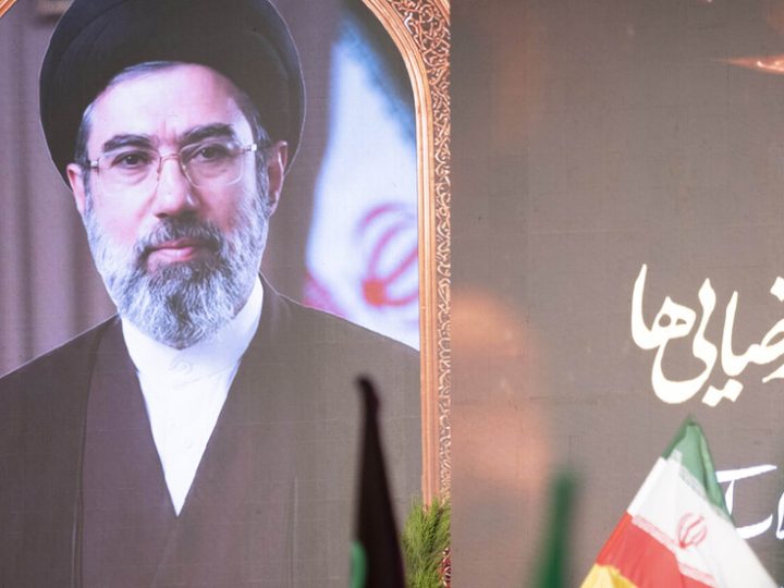 المرشد الإيراني مجتبى خامنئي يصدر مرسوما حول تعيين رئيس السلطة القضائية في البلاد