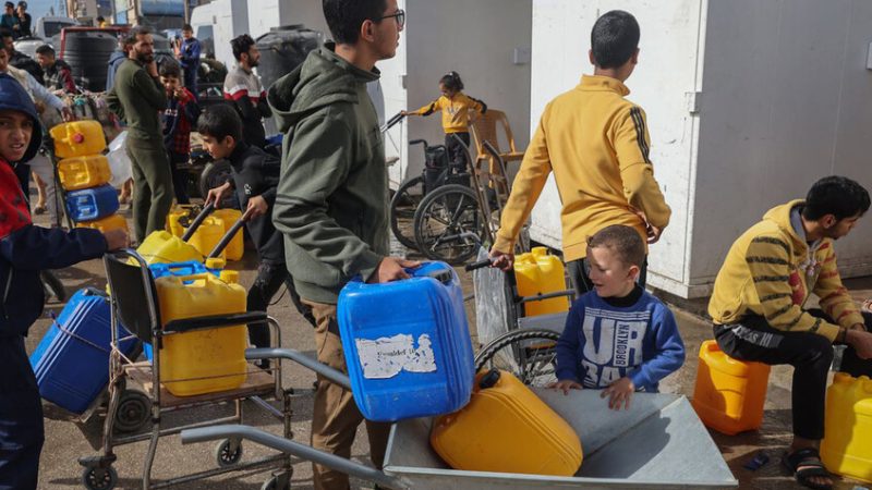 10 لترات للفرد.. غزة تئن تحت وطأة العطش بعد 1000 يوم من الحرب
