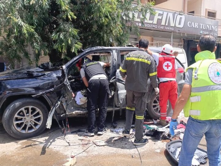 مقتل 4 أشخاص بضربة إسرائيلية استهدفت سيارة في جنوب لبنان (صور + فيديو)