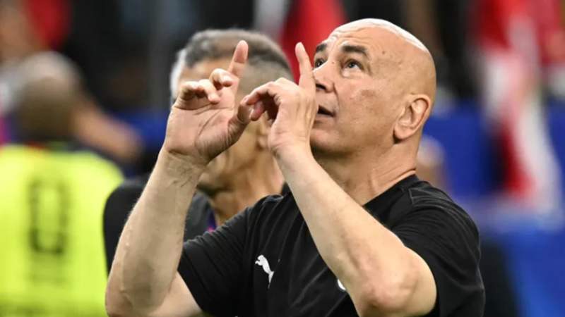 حسام حسن يعلق على واقعة تدخل ترامب لتعليق عقوبة إيقاف لاعب أمريكي