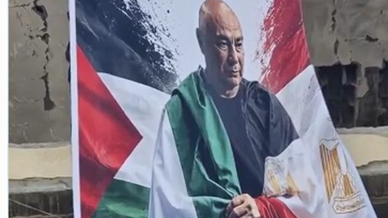 بجدارية بين الأنقاض.. غزة تكرم حسام حسن
