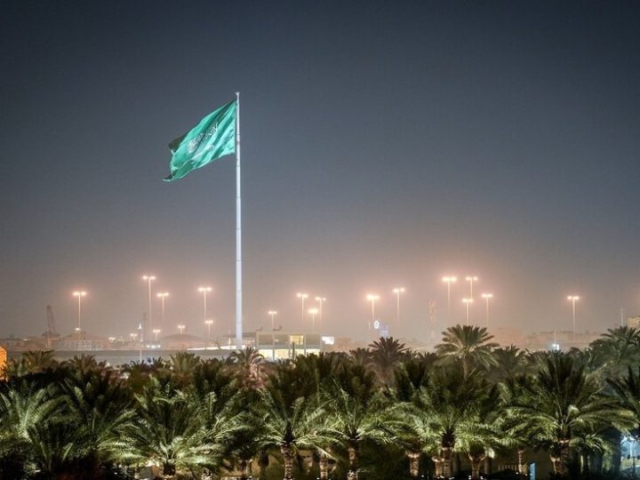 الرياض تدين استهداف إيران لناقلتي نفط سعودية وقطرية