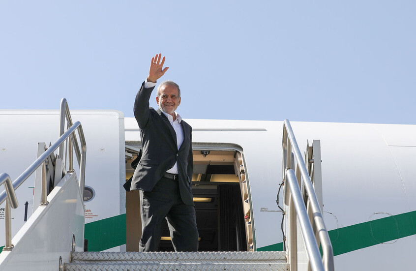 الرئيس الإيراني يغادر النجف عائدا إلى طهران بعد مشاركته في مراسم استقبال جثمان خامنئي