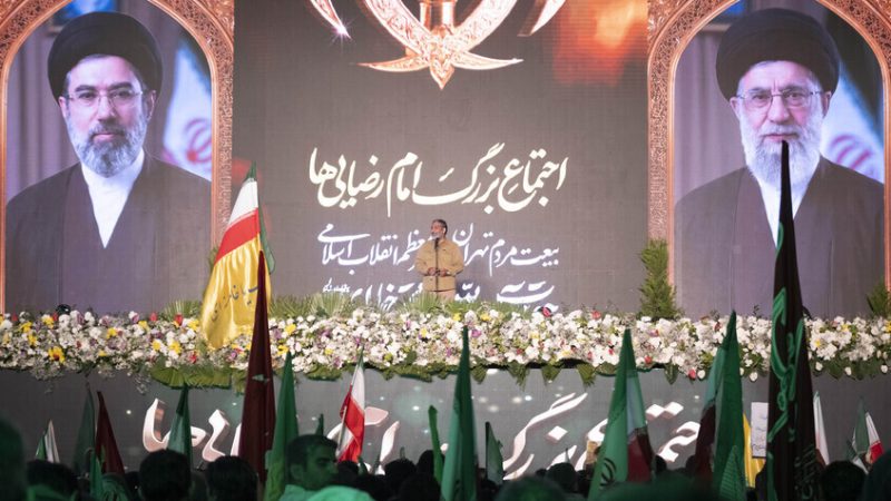 مجتبى خامنئي يتوعد بالثأر من قتلة والده: أحرار من أنحاء العالم سيؤدون قريبا جزءا من مهمة الانتقام