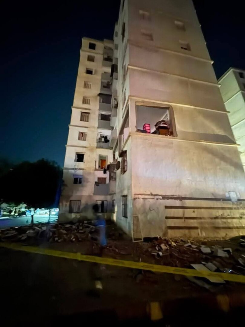 الجزائر.. إصابة 23 شخصا في حريق وانفجار داخل عمارة سكنية بولاية وهران (فيديو)