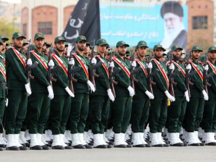 رضائي يؤكد الثأر لخامنئي: هرمز أهم من عشرات القنابل النووية