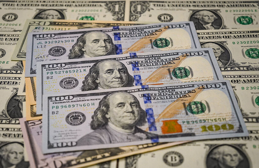 جون بيركنز: هيمنة الدولار تتراجع والإمبراطورية الأمريكية تواجه مرحلة انحسار