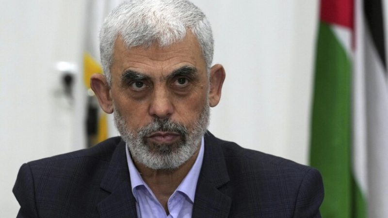 بخط يده.. الكشف عن تفاصيل وثيقة كتبها يحيى السنوار قبل عام من “طوفان الأقصى”