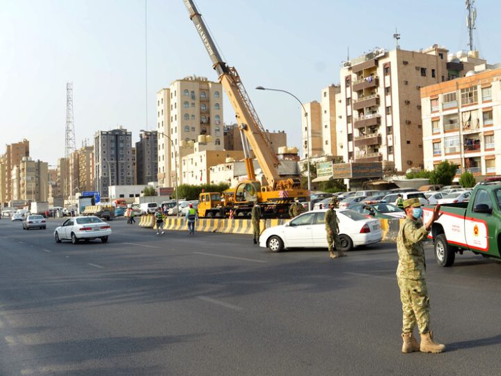 الجيش الكويتي يعلن التصدي لأهداف جوية معادية