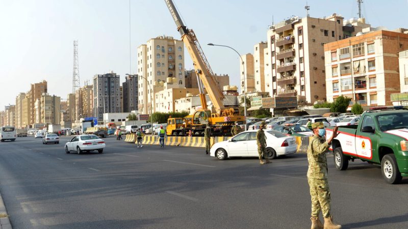 الجيش الكويتي يعلن التصدي لأهداف جوية معادية