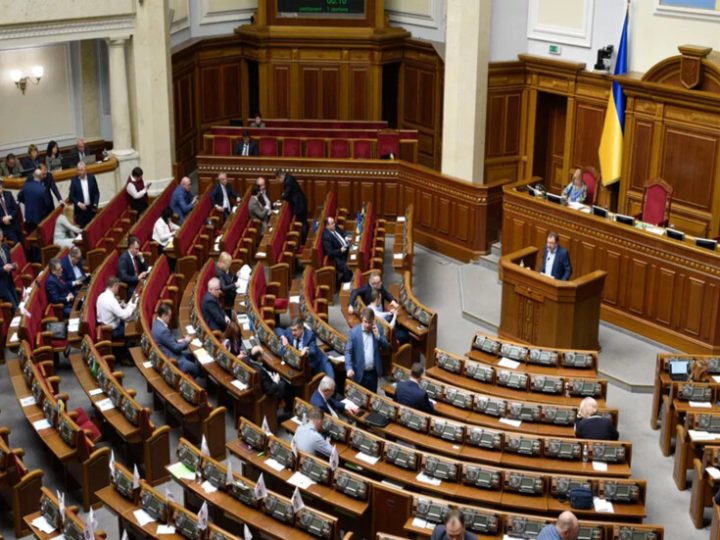 البرلمان الأوكراني يوافق على تمديد التعبئة العامة لمدة 90 يوما