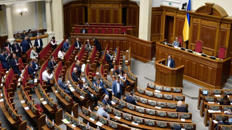 البرلمان الأوكراني يوافق على تمديد التعبئة العامة لمدة 90 يوما