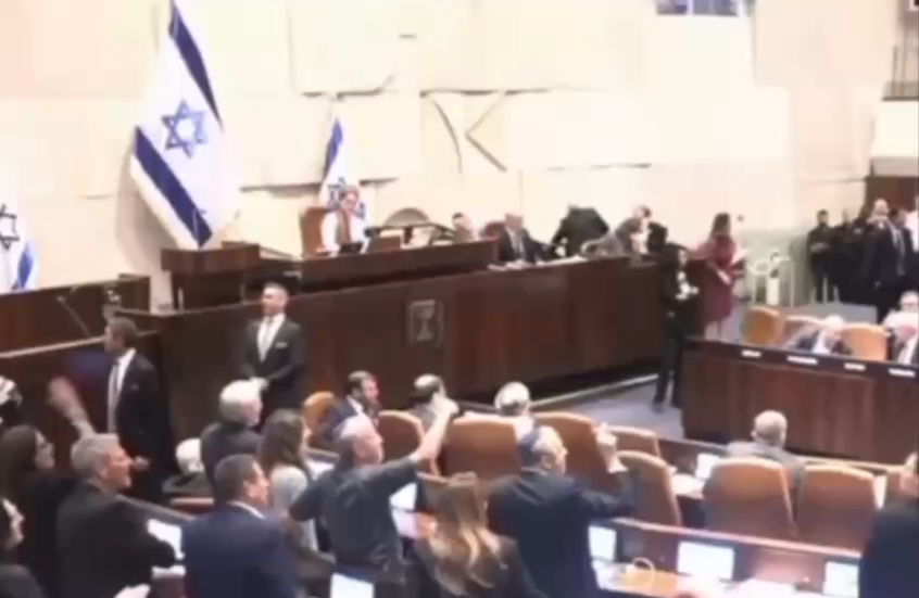 الكنيست الإسرائيلي يصادق على قانون تجميد إجراءات الاعتقال بحق الحريديم المتهربين من الخدمة العسكرية