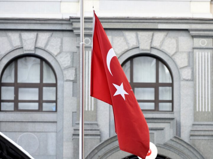 الخارجية التركية: ندين بشدة الهجوم الصاروخي الحوثي على جنوب المملكة العربية السعودية