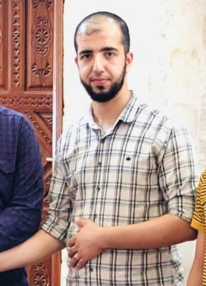 مراسلنا: مقتل 3 من عائلة أبو قاسم في دير البلح ونجاة طفل واحد