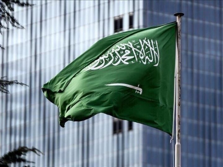 السعودية تعلن وقوفها “بكل ثقلها” مع الكويت والبحرين والأردن ضد الهجمات الإيرانية