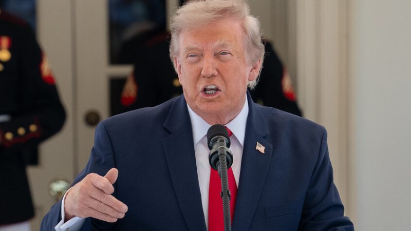 وسائل إعلام: مسؤول تشغيل جهاز التلقين الإلكتروني لترامب حقق أكثر من 100 ألف دولار من المراهنات
