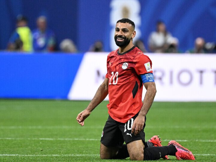 هتافات مفاجئة باسم محمد صلاح في تركيا (فيديو)