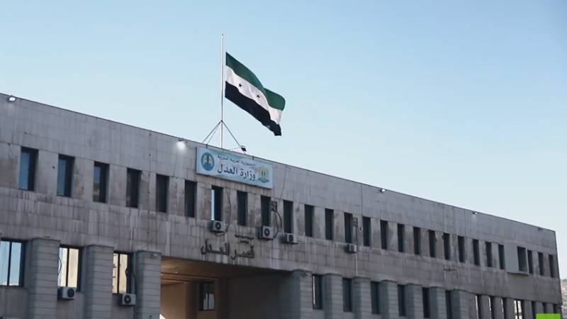 شهادات في محاكمة مفتي سوريا السابق تكشف تمويل مجموعات مسلحة وابتزاز ذوي المعتقلين