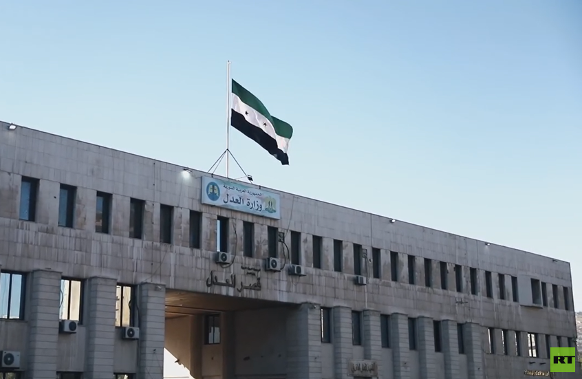 شهادات في محاكمة مفتي سوريا السابق تكشف تمويل مجموعات مسلحة وابتزاز ذوي المعتقلين