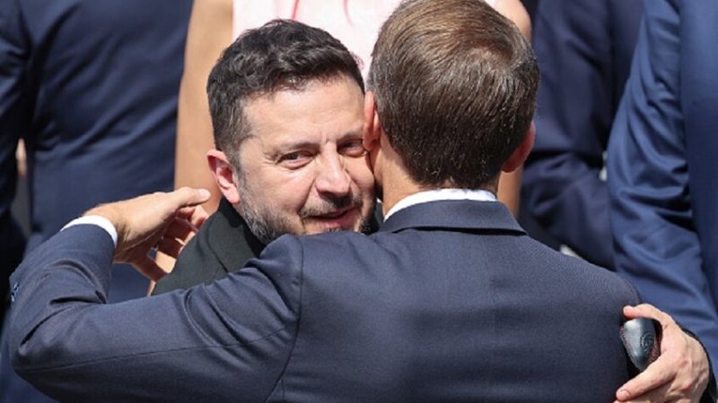 غضب شعبي فرنسي: أوكرانيا أولا والحرائق تلتهم باريس؟