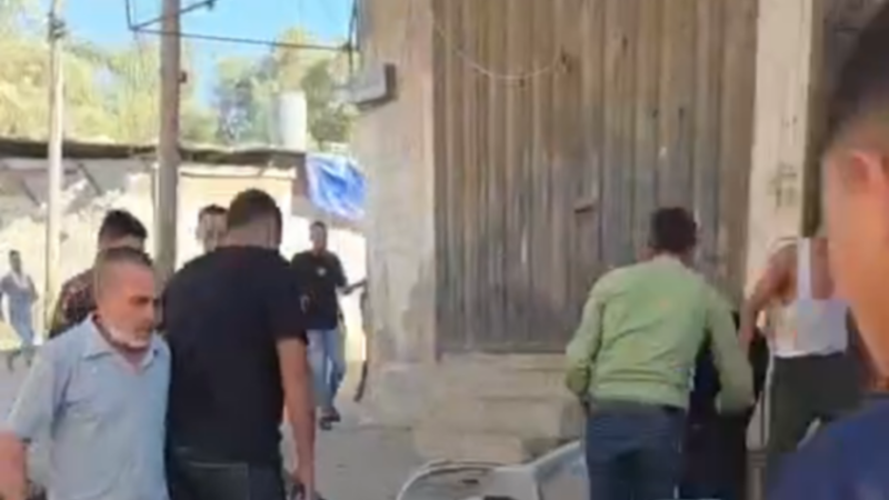 8 قتلى بغارة إسرائيلية استهدفت جنازة في النصيرات وارتفاع عدد ضحايا القصف على غزة إلى 14 منذ الفجر